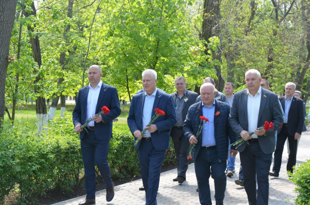 Сергей Козенко: Сегодня, в День Весны и Труда, мы почтили память наших героических предков, проявивших несгибаемую силу духа в тяжелые военные времена