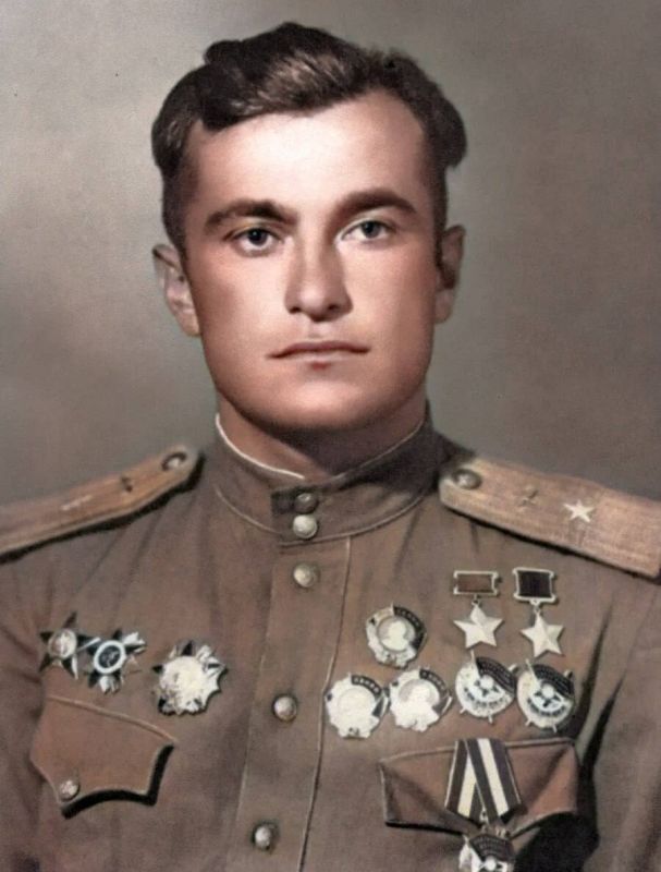 Султан Амет-Хан. Национальность — крымский татарин