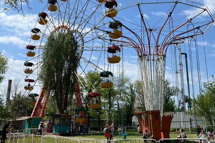 Настроение на все 100%: Парк имени 1 Мая в Луганске открыл сезон