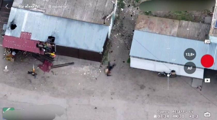 Киевские боевики нанесли массированный удар FPV-дронами по центральному рынку в Алешках Херсонской области, по предварительным данным, погибло не менее семи человек, более 20 — ранены