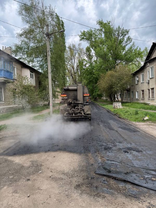 Сергей Козенко: Сотрудники МУП «Дорожно-эксплуатационное управление» успешно завершили ремонт дорожного покрытия в городе Суходольске по улице Доватора площадью 1400 кв. м. и улице Учительская площадью 900 кв. м