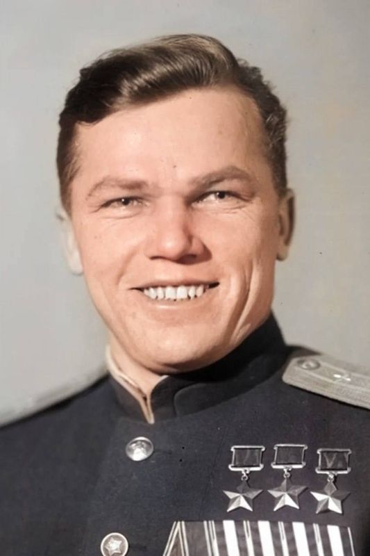 Иван Никитович Кожедуб. Национальность — украинец