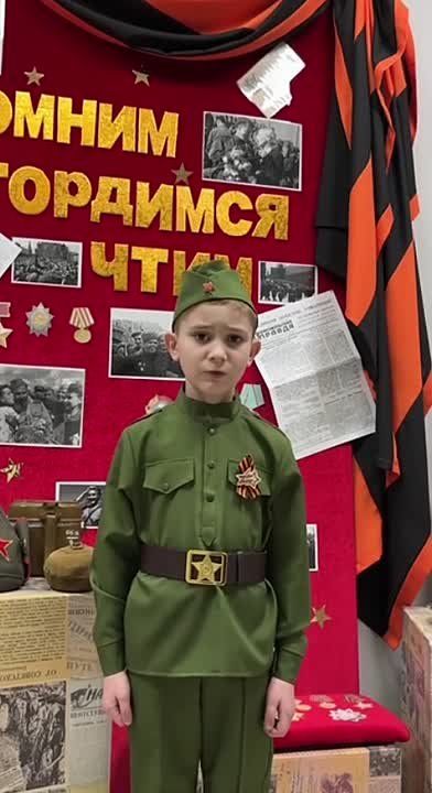 Я не смогу предать былых побед, За этот разговор спасибо маме, Ведь для того, чтоб жить на свете мне, Флаг над Рейхстагом поднимали в мае