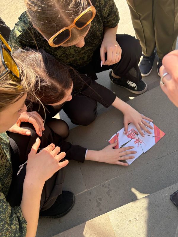 В ГБОУ ЛНР "Антрацитовская средняя школа № 9" прошёл историко-молодёжный квест "Тропами Победы"