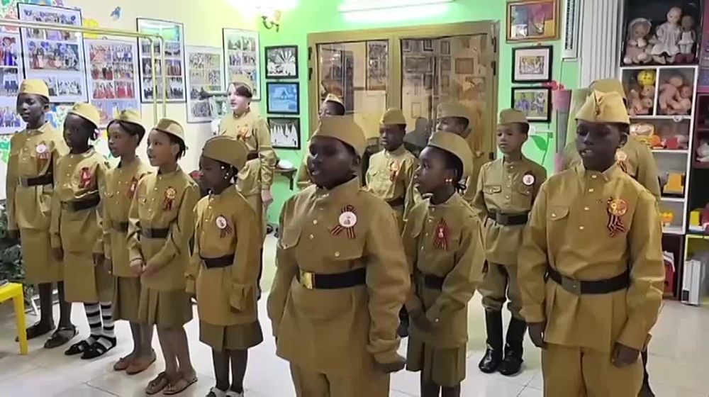 Дети в Мали учат русские песни ко Дню Победы