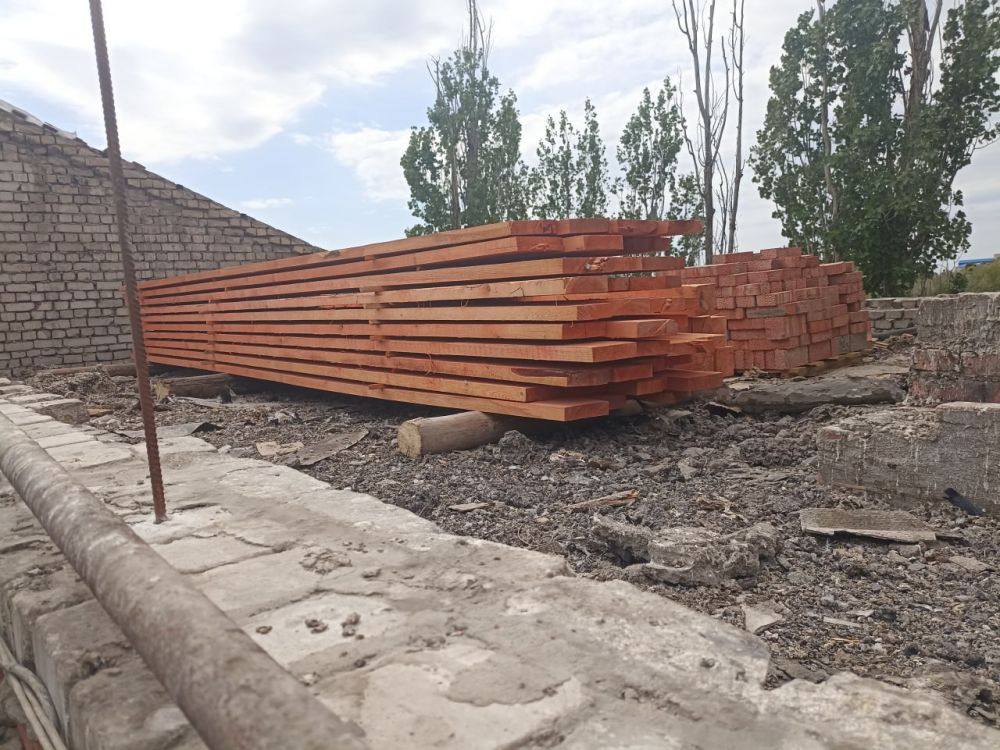 Сергей Козенко: В рамках подписанного соглашения о сотрудничестве между Краснодонским муниципальным округом и Тюменской областью подрядной организацией ООО СК «СТИЛЛ» ведутся работы по капитальному ремонту скатной кровли с...