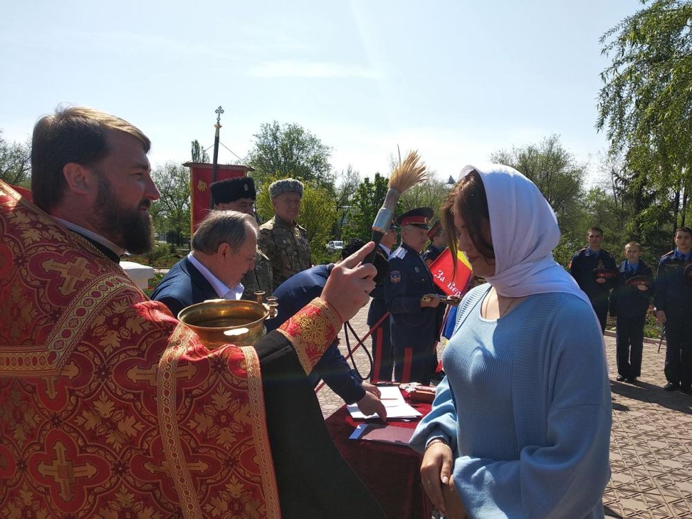 Виктор Водолацкий: Свыше двух десятков студентов «Далевской казачьей сотни» Луганского государственного университета имени Даля прошли «верстание в казаки» — приведение к присяге в Луганском храме в честь святого...