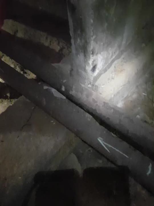 Сотрудники единой управляющей компании ведут планомерную работу по устранению зашлакованых стояков центрального отопления в многоэтажках Луганска