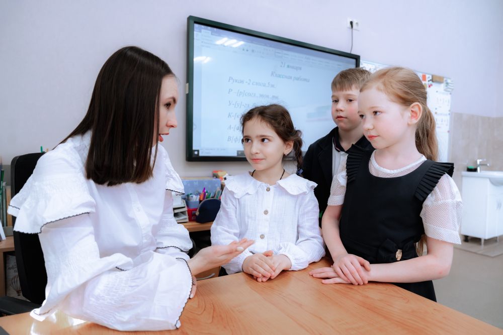 Минпросвещения России готовит пилотный проект по введению оценок поведения школьников в шести регионах