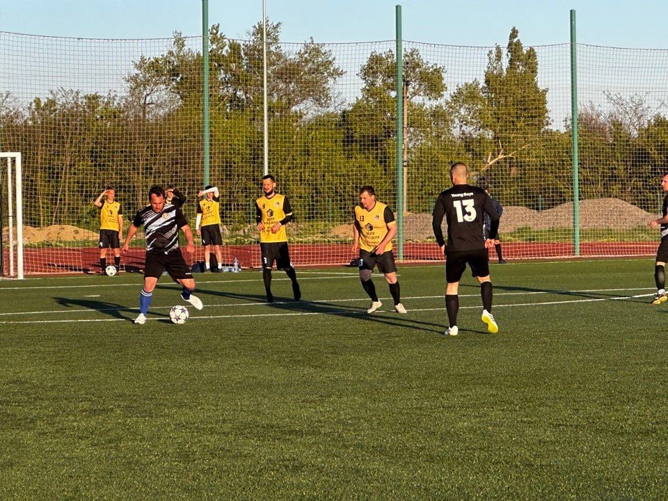 В Перевальске стартовала «Вечерняя лига по футболу 2025»