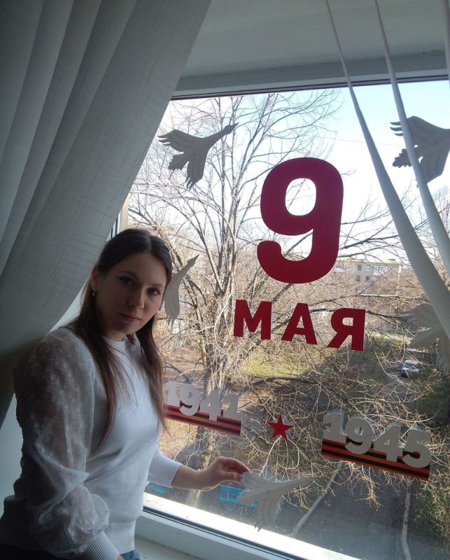 Окна Победы". В преддверии 80 – ой годовщины Победы в Великой Отечественной войне ППО ГБУЗ "Ровеньковская ЦГМБ" поддержала Всероссийскую акцию «Окна Победы» Это - удивительная акция, которая сближает людей в великий для нас...