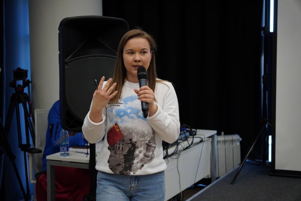 Первая ступень пройдена!. На базе Дома знаний состоялись заключительные занятия из первого блока обучения Международного волонтёрского корпуса 80-летия Победы