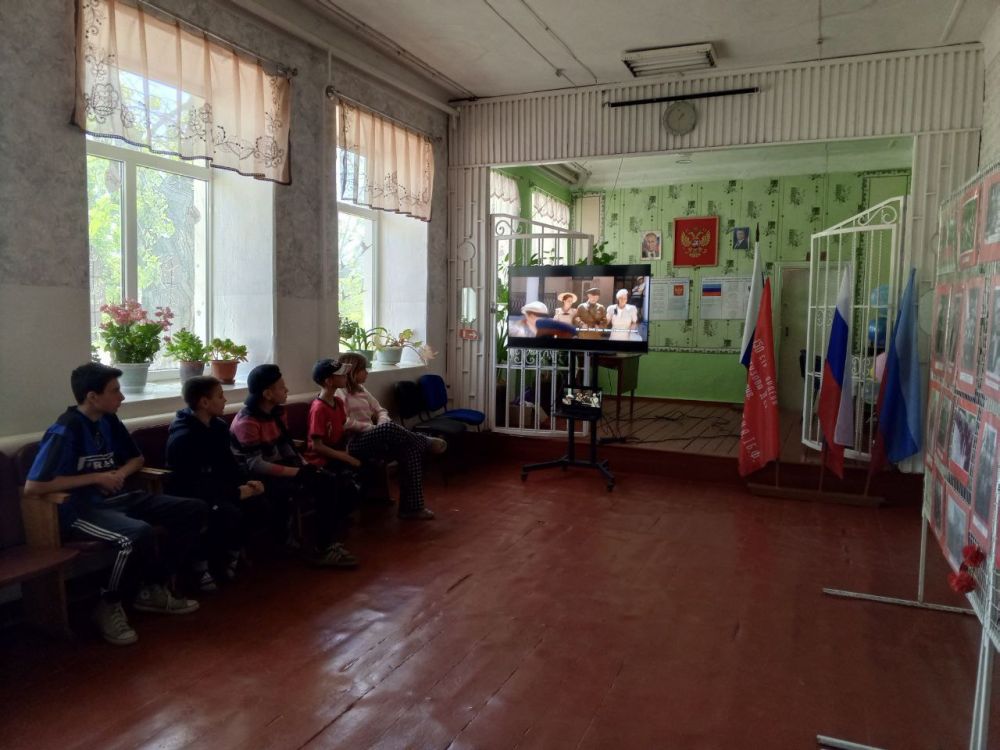 В Нагольно-Тарасовском Доме культуры состоялся показ фильма о войне "Брестская крепость"