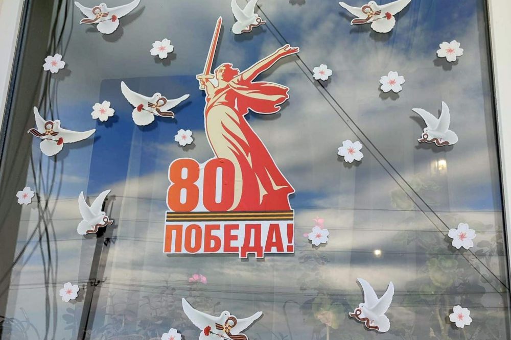 В рамках акции «Окна Победы» в селе Провалье прошел мастер класс по раскраске окон