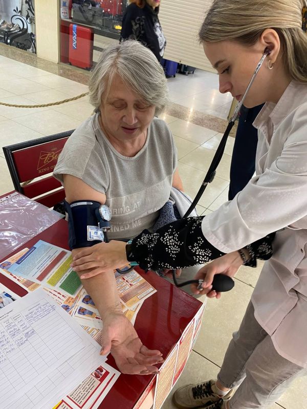 Специалисты Луганского республиканского кардиологического диспансера провели просветительскую беседу с пациентами, обсудив влияние погодных условий на артериальное давление.