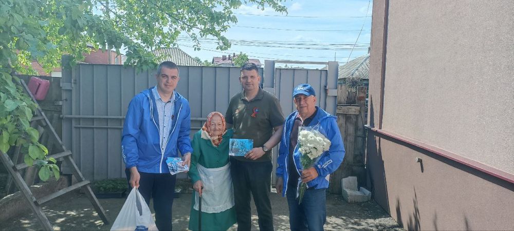 Олег Коваль: Совместно с депутатами Старобельского муниципального округа, в преддверии 80-летия Победы, поздравили ветеранов Великой Отечественной войны проживающих на территории округа