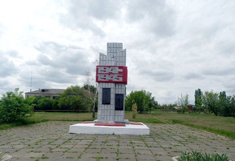 В селе Власовка благоустроили территорию сквера Победы