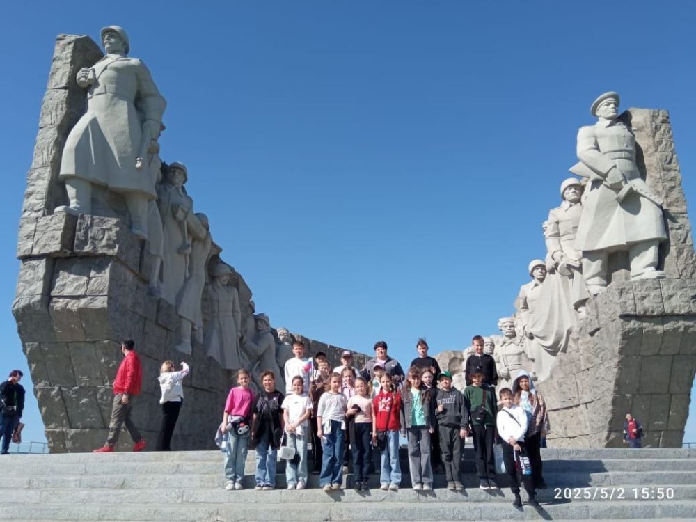 Андрей Рубанцов: В преддверии Дня Победы, чтобы почтить память героев и прикоснуться к истории, ученики Ровеньковской школы № 6 им. О.В. Анащенко совершили важную и памятную поездку