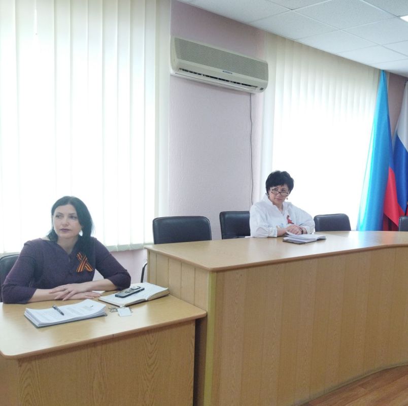 Глава городского округа город Ровеньки Андрей Рубанцов понедельник начал с традиционного рабочего совещания