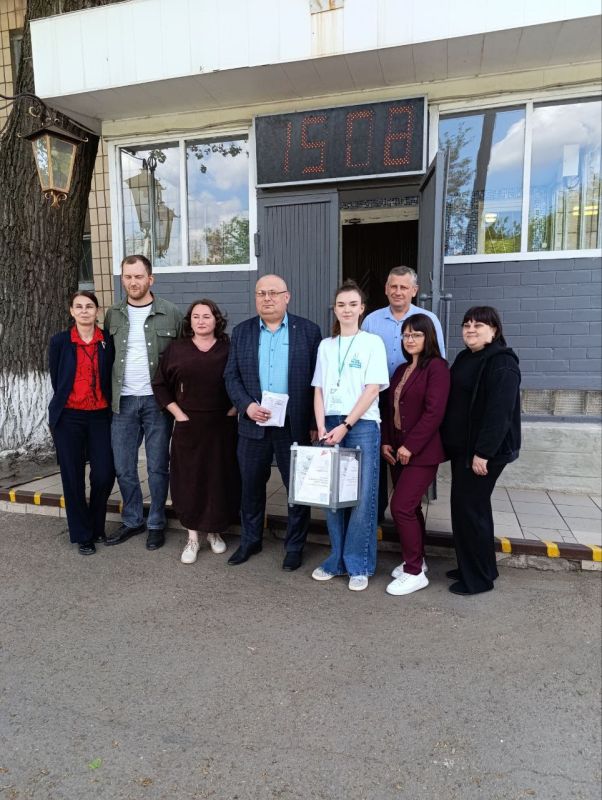 Депутат Совета Краснодонского муниципального округа Юрий Алисов активно вовлекает граждан в процесс благоустройства округа ,обеспечивая широкое участие в проекте "Городская среда"05.05.25.-было организовано голосование...