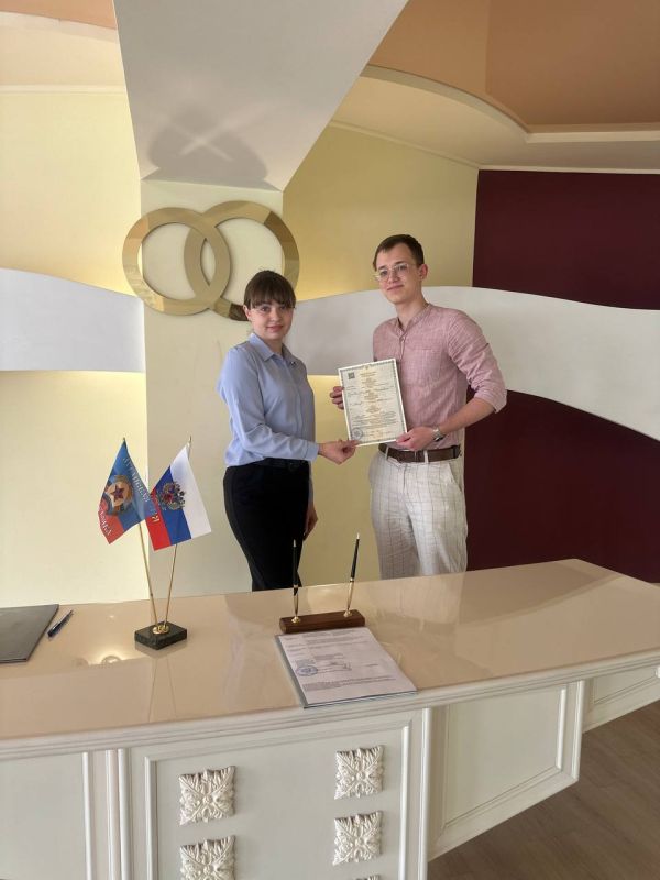 В Отделе торжественной регистрации браков и рождений г. Луганска радостное событие – зарегистрировано рождение 100 ребенка с начала года