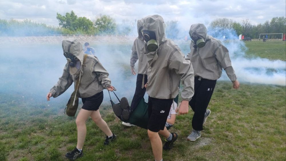 В Краснодоне на стадионе им. Ленинского комсомола начался региональный этап всероссийской военно-патриотической игры «Зарница 2.0» среди старшей возрастной категории