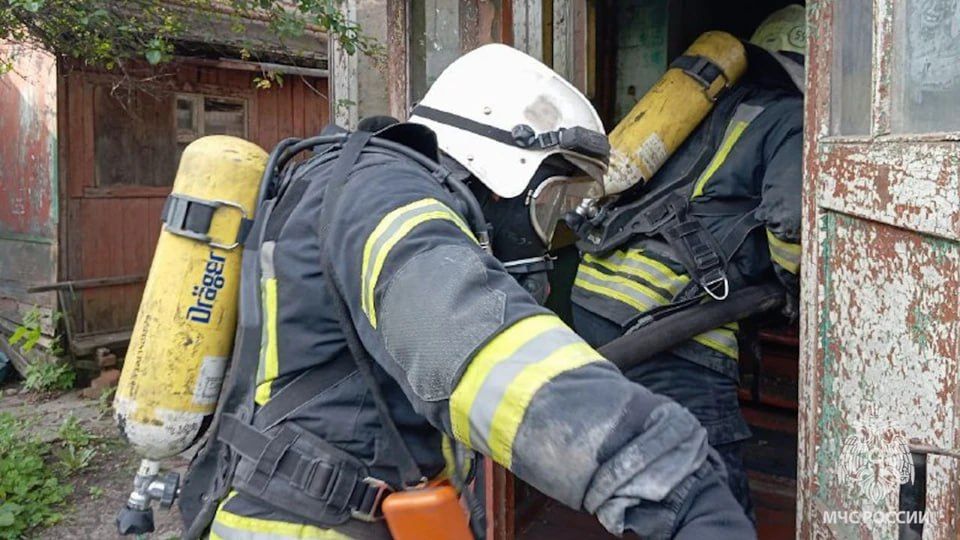 В Лисичанске на пожаре пострадал мужчина