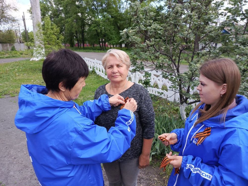 Сегодня в преддверии празднования Дня Победы сотрудники отдела жизнеобеспечения пгт Новодарьевка совместно с активистами ПО ВПП «Единая Россия» № 11 пгт Новодарьевка города Ровеньки, приняли участие во Всероссийской акции...