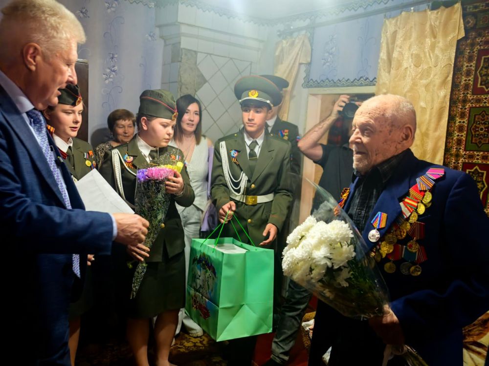 Сергей Козенко: Сегодня, в преддверии знаменательной даты – 80-летия Великой Победы, вместе с председателем Совета Краснодонского муниципального округа Владимиром Шавлаем, заместителем председателя Молодежной палаты при...