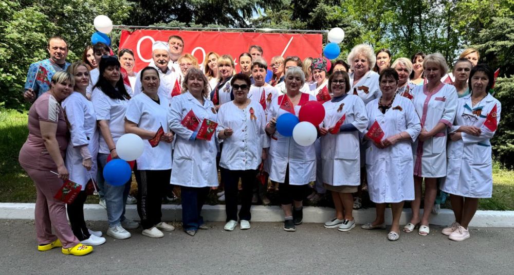 Коллектив Луганской городской многопрофильной детской больницы №3 присоединился к акции "Георгиевская ленточка"