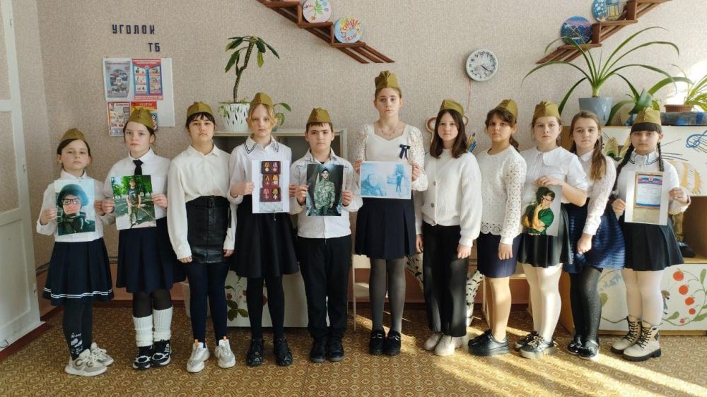 Коллектив театрального кружка «Отражение» Вахрушевского учебно-воспитательного комплекса «Берегиня» Луганской Народной Республики стал призером конкурса военно-патриотической песни «Летят Журавли» в Перми