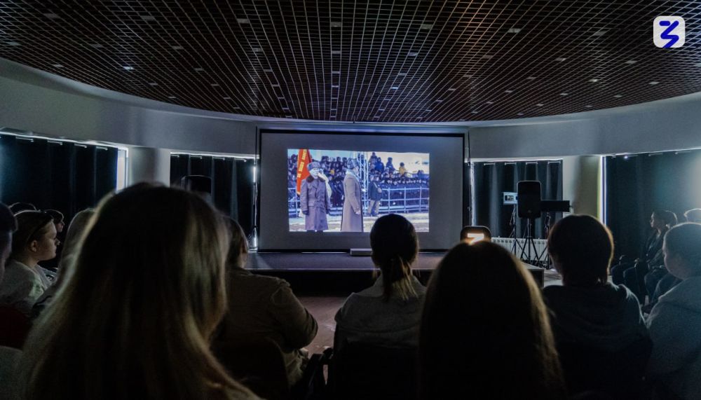 В кадре — герои: «Знание» покажет молодежи ЛНР фильмы о Великой Отечественной войне