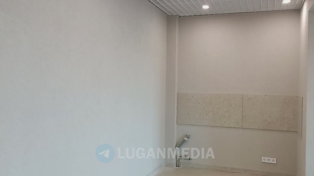 В пгт Станица Луганская в рамках реализации специального инфраструктурного проекта по благоустройству МБУ «Станично-Луганский ДК» проводится заключительный этап внутренних отделочных работ