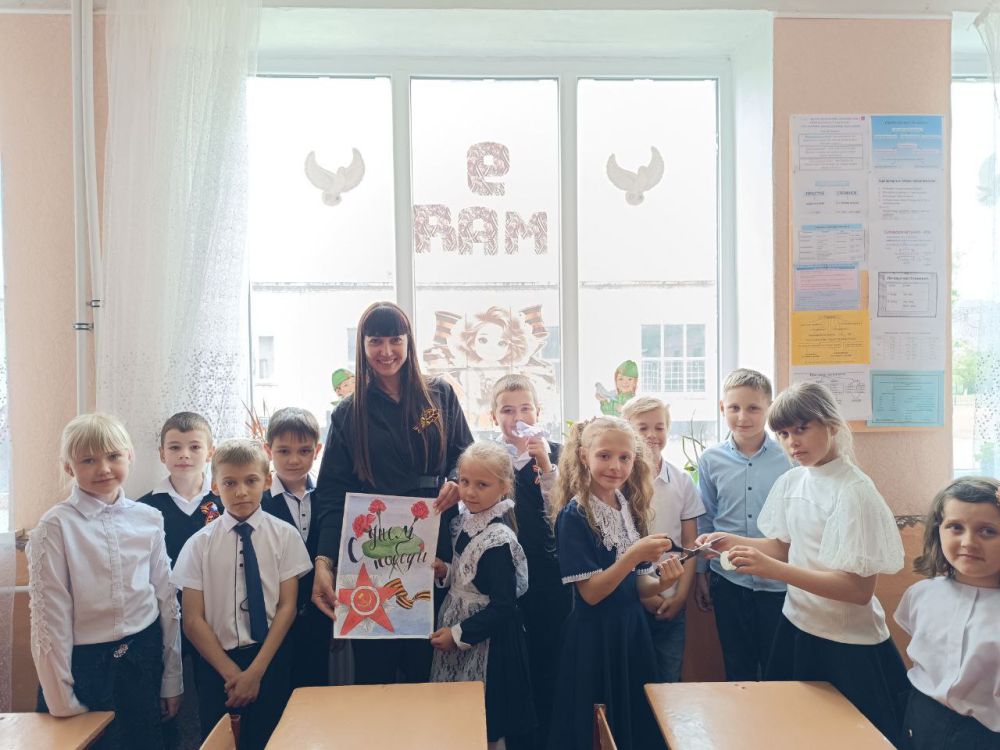 В рамках мероприятий, посвящённых 80-летию Великой Победы, приняла участие во Всероссийской акции "Окна Победы»