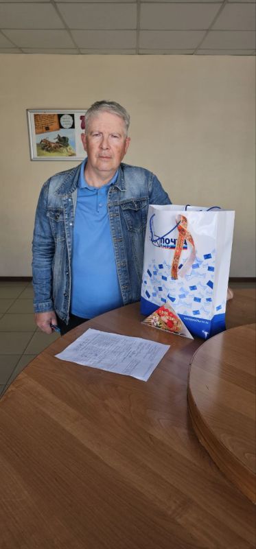 В ГОСТЯХ У ВЕТЕРАНА СВО. В преддверии великого праздника — 80-летия Победы в Великой Отечественной войне — сотрудники Луганского почтамта при поддержке профсоюзной организации посетили и на рабочем месте поздравили с...