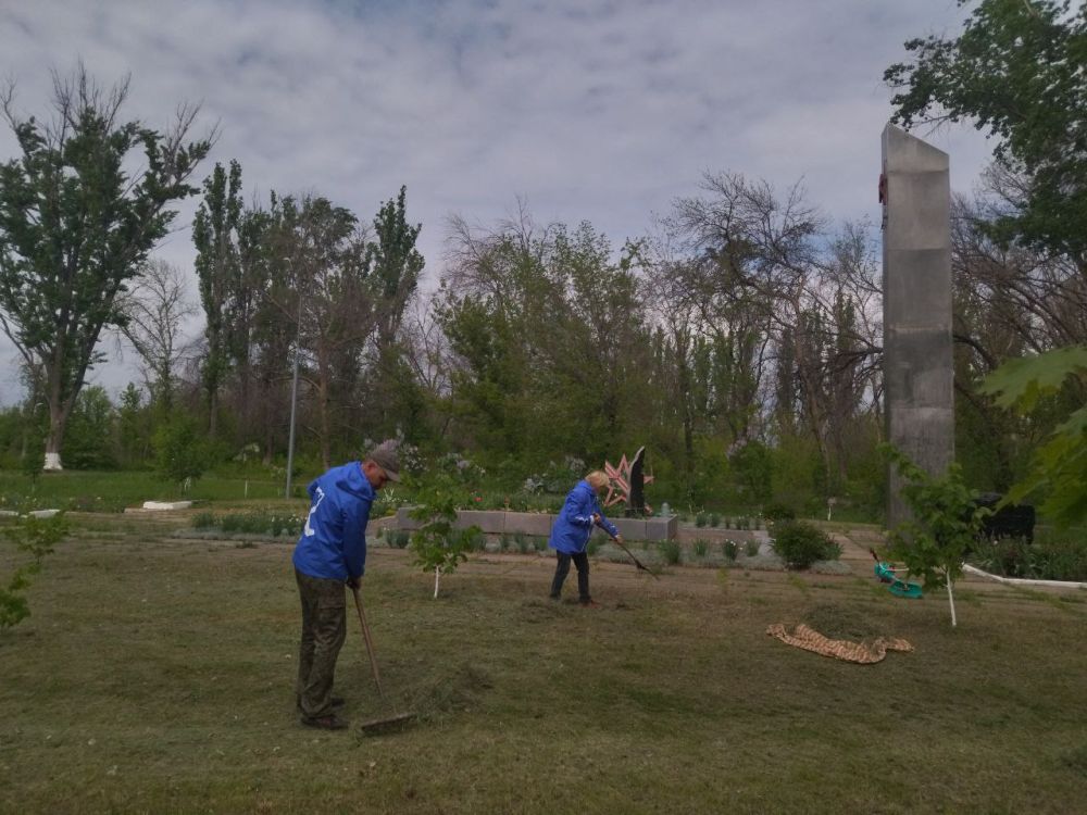 В Суходольске выполнили работы по благоустройству братской могилы советских воинов