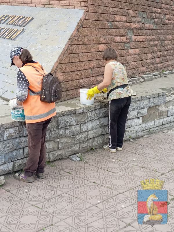 В Лисичанске продолжаются мероприятия по уборке и облагораживанию памятных мест к 80-тилетию великой Победы в Великой Отечественной Войне