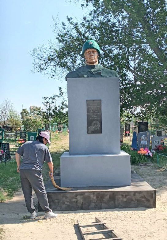 В с.Передельское к 80- летию Победы специалистами Передельского отдела жизнеобеспечения был произведён косметический ремонт Памятника Неизвестному Солдату