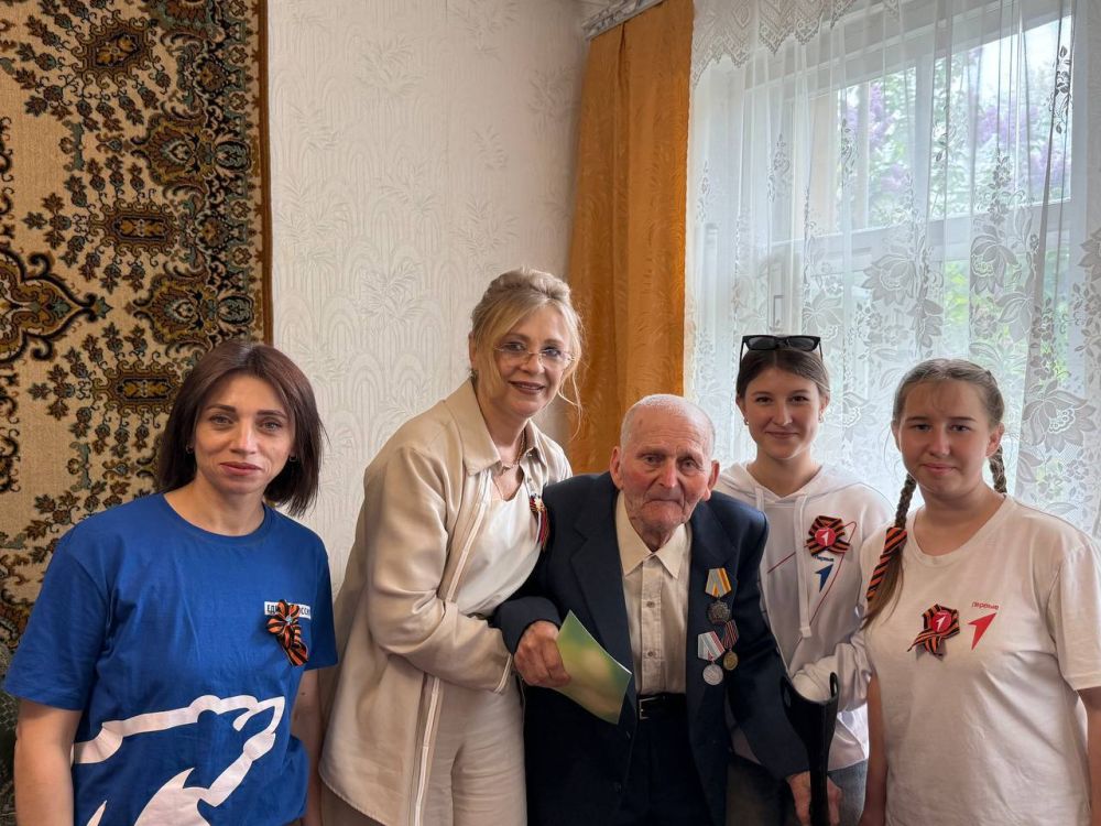 Виктория Сергеева: Сегодня в преддверии 80-летия Дня Победы в Великой Отечественной войне продолжила почетную миссию – адресно поздравила ветеранов с наступающим 9 мая "Днем Победы", передав именные письма от нашего...