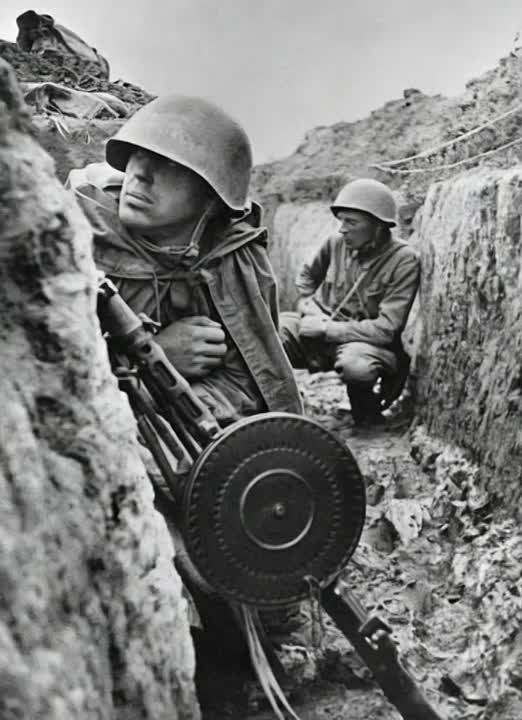 Продолжаем нашу рубрику, в которой в преддверии юбилея Победы даем новую жизнь архивным снимкам времен Великой Отечественной