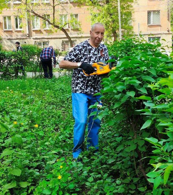 Воины-интернационалисты Алчевска провели субботник