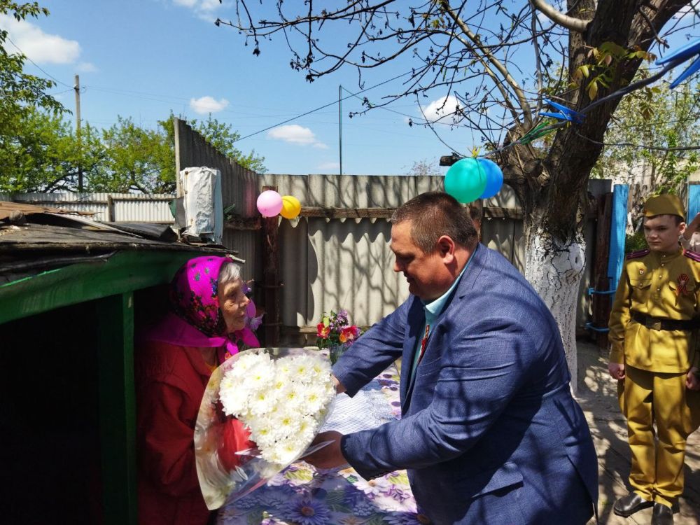 В преддверии празднования 9 мая – Дня Победы советского народа над нацистской Германией Глава городского округа город Ровеньки Андрей Рубанцов с представителями Республики Коми посетили участницу Великой Отечественной войны...