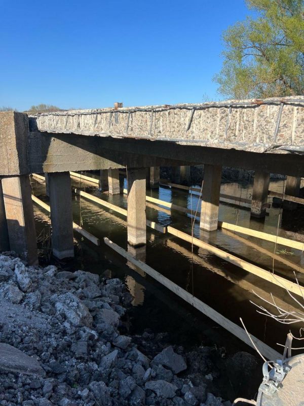 Продолжается ремонт моста через р. Бишконь в Беловодском МО