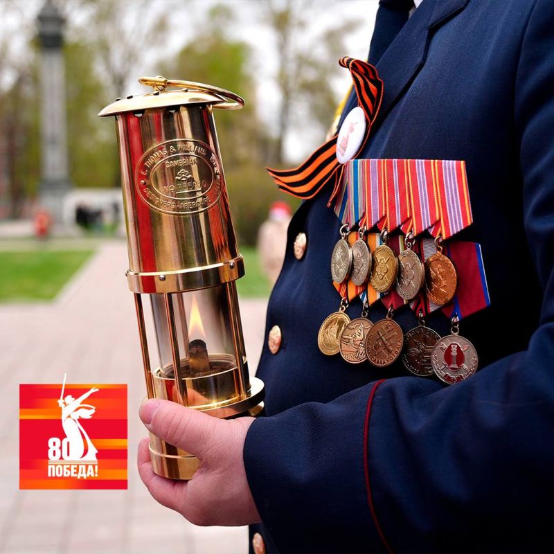 80 Вечных огней зажглись одновременно в честь 80-летия Великой Победы