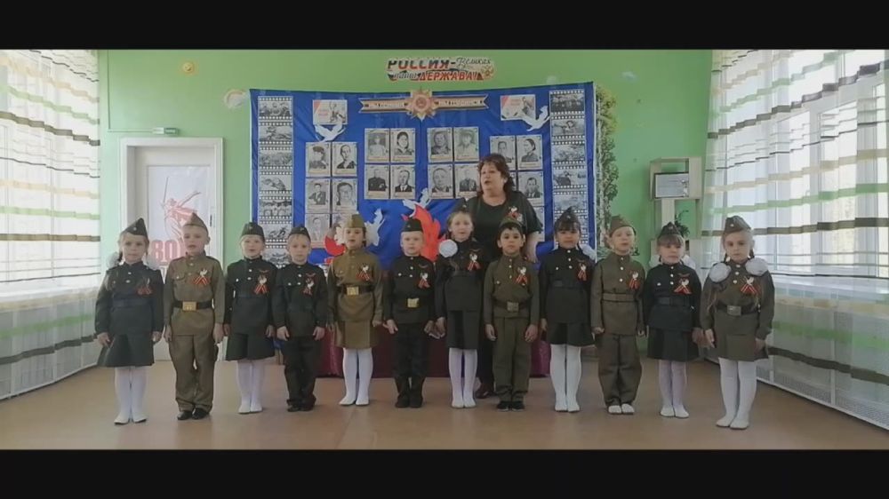 Накануне священного для всех дня самые маленькие жители п.Широкий - воспитанники ясли-сада " Лучик" под руководством музыкального руководителя Смирновой Т.В. исполнили песню Победы,песню на все времена легендарную Катюшу