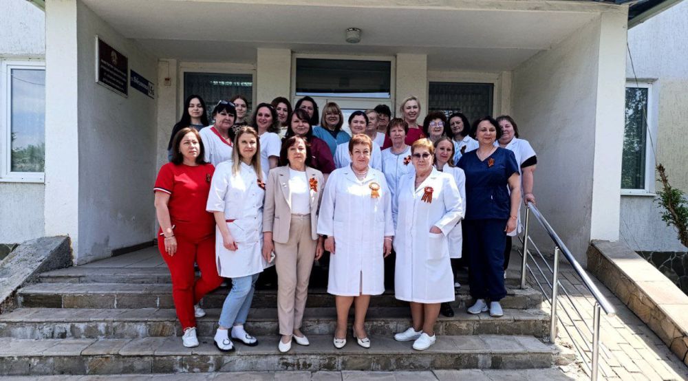 Сотрудники ГБУЗ «Луганская городская детская поликлиника №2 " ЛНР присоединились к Всероссийским патриотическим акциям «Бессмертный полк», «Стена Памяти» и «Окна Победы»