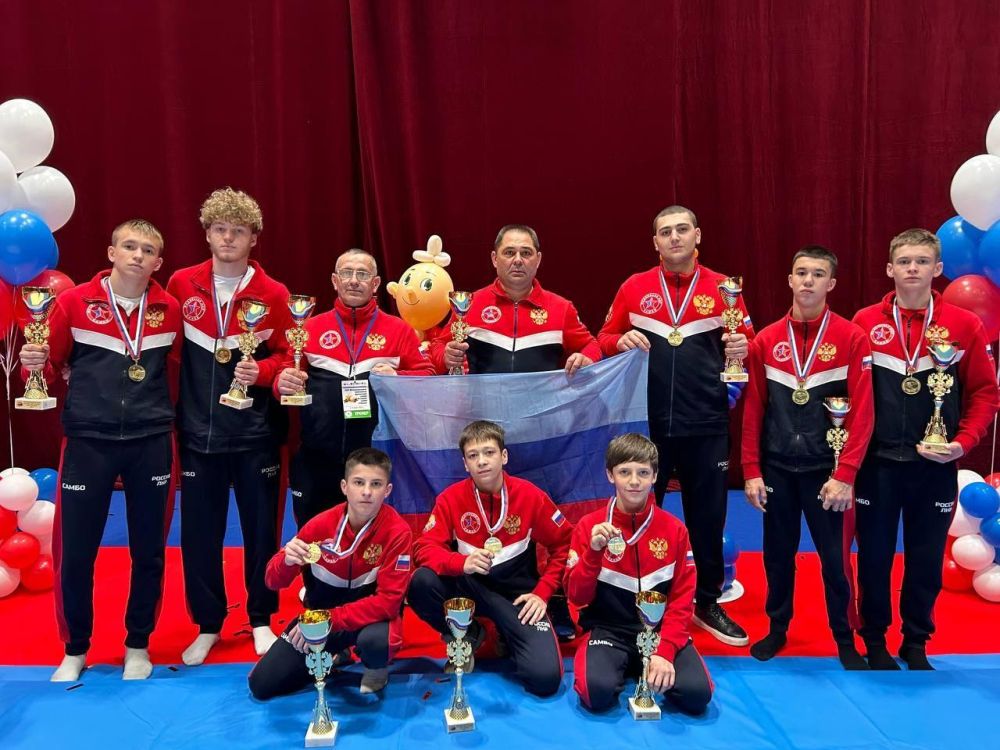 Объединенная команда ЛНР и ДНР обыгрывает команды Мариуполя и США в турнире по самбо