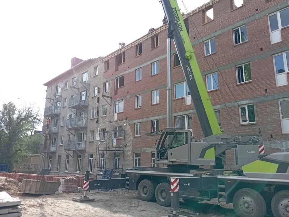 В Луганске завершается восстановление дома, пострадавшего от ракетного удара ВСУ