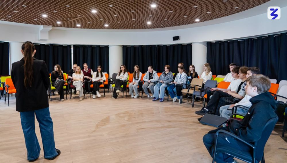 В кадре — герои: «Знание» покажет молодежи ЛНР фильмы о Великой Отечественной войне