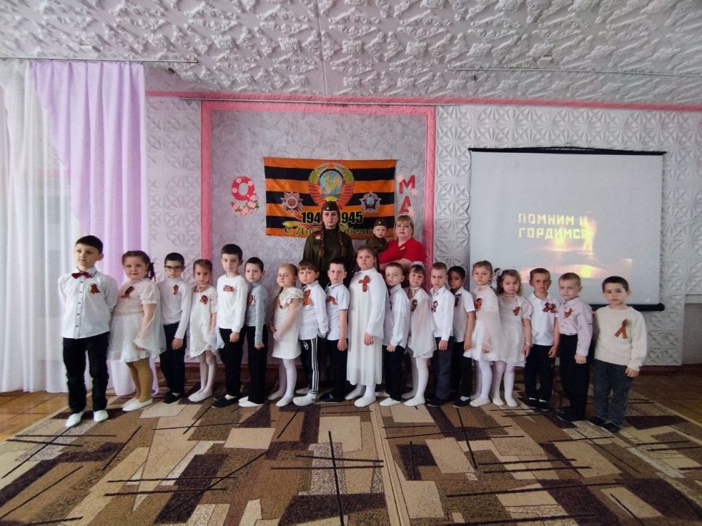 В рамках партийного проекта ЕР "Новая школа" депутат Краснолучского городского Совета Надежда Выхота посетила мероприятие в дошкольном отделении "ВУВК #2 "Берегиня"